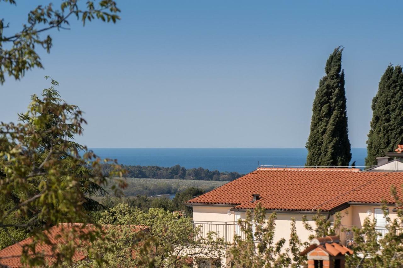 Apartment Bruneta 1 With Sea View Tar-Vabriga Exteriör bild