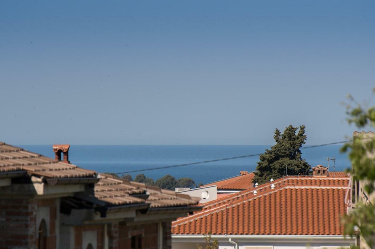 Apartment Bruneta 1 With Sea View Tar-Vabriga Exteriör bild